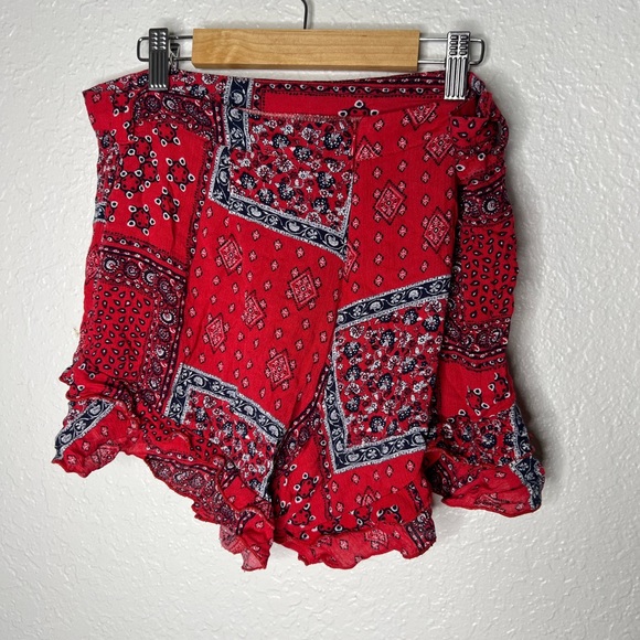 red and blue bandana print shorts from francesca’s size medium fits like small - Picture 2 of 3